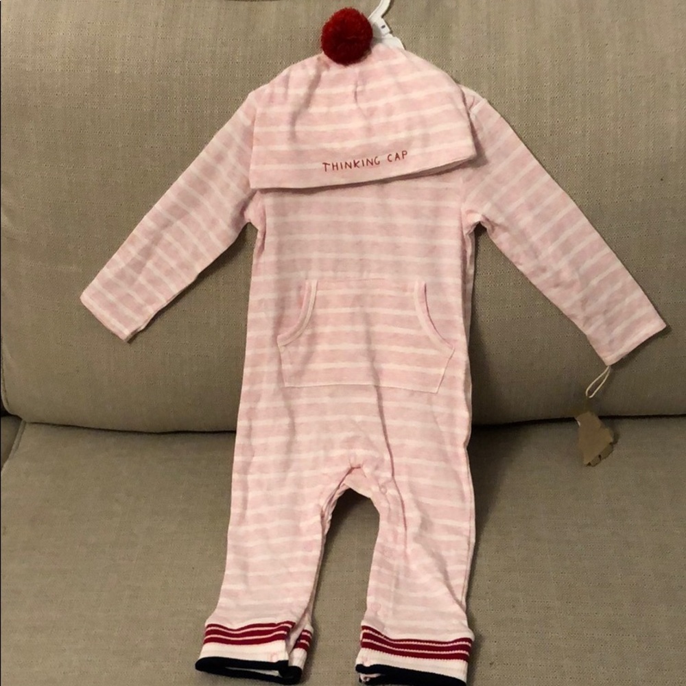 Baby outfit with cap
